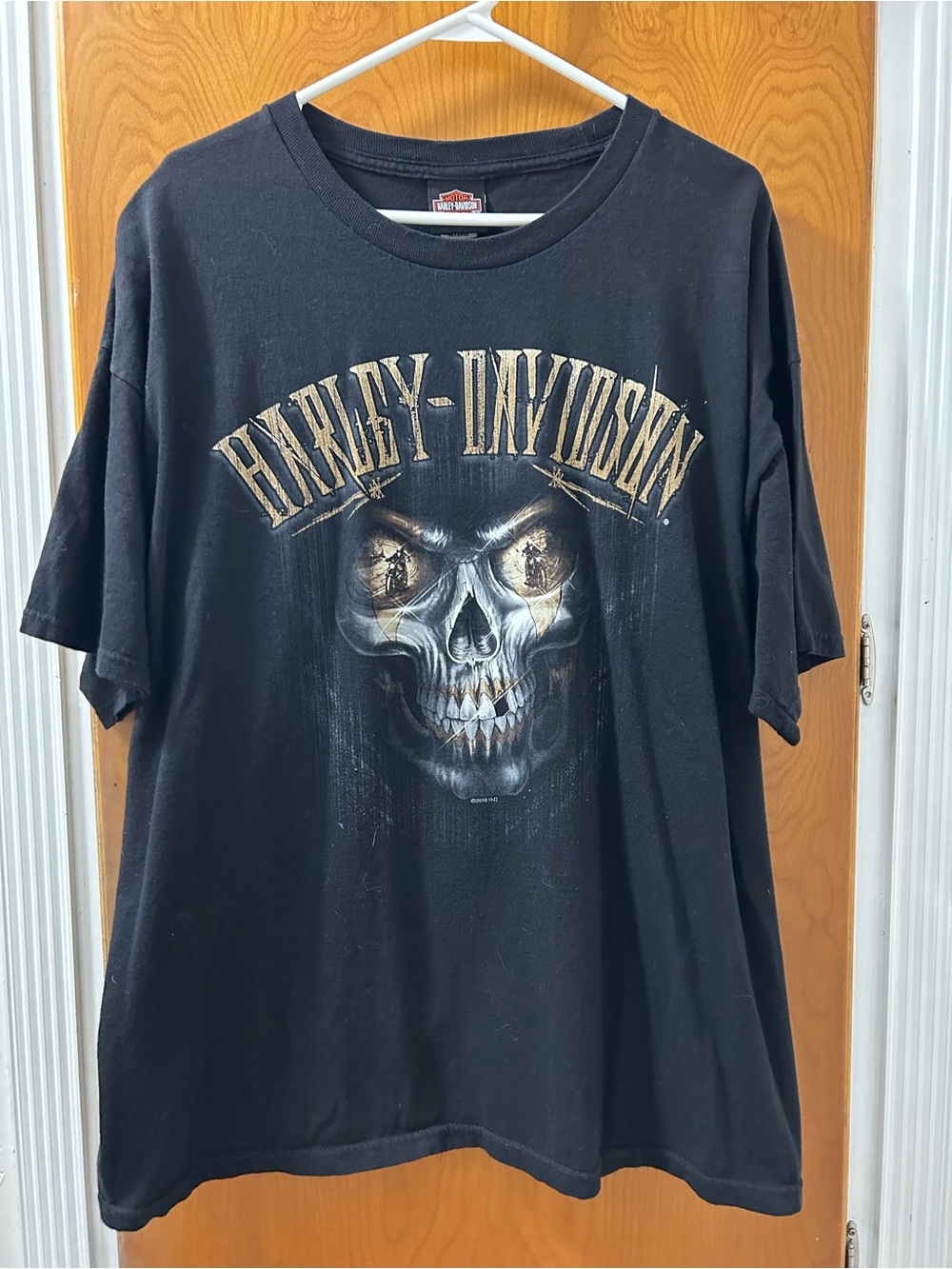 Harley-Davidson Black Tee with Gold Skull Graphic Cancun, Mexico